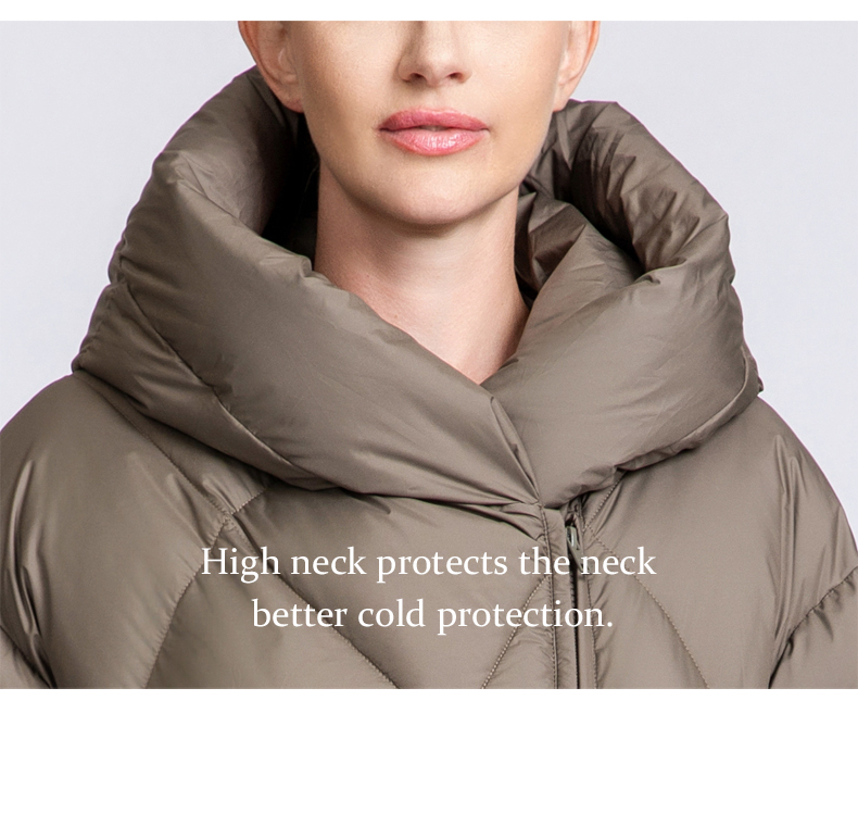 Women's thickened short hooded down jacket.