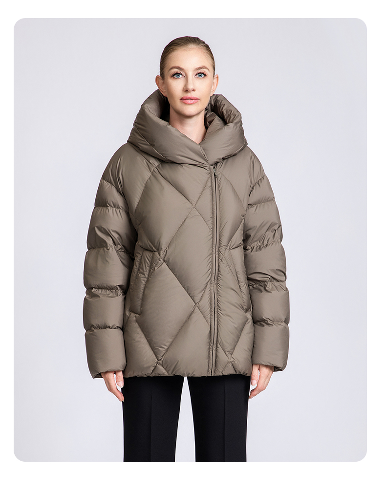 Women's thickened short hooded down jacket.