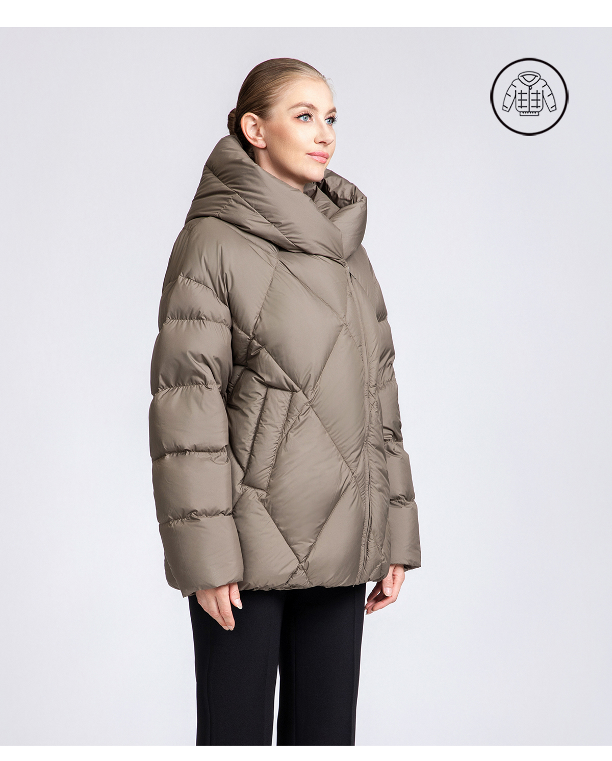 Women's thickened short hooded down jacket.
