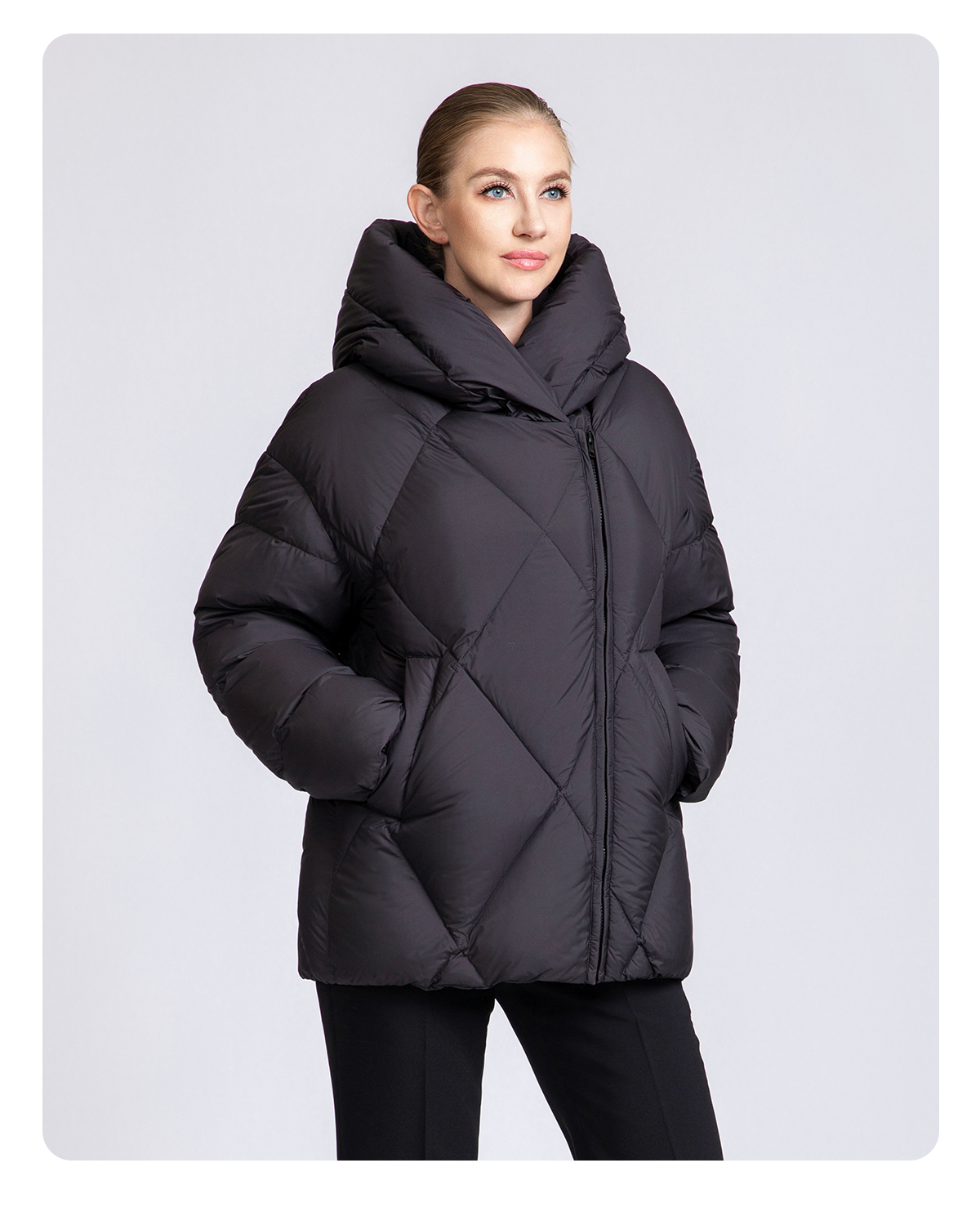 Women's thickened short hooded down jacket.