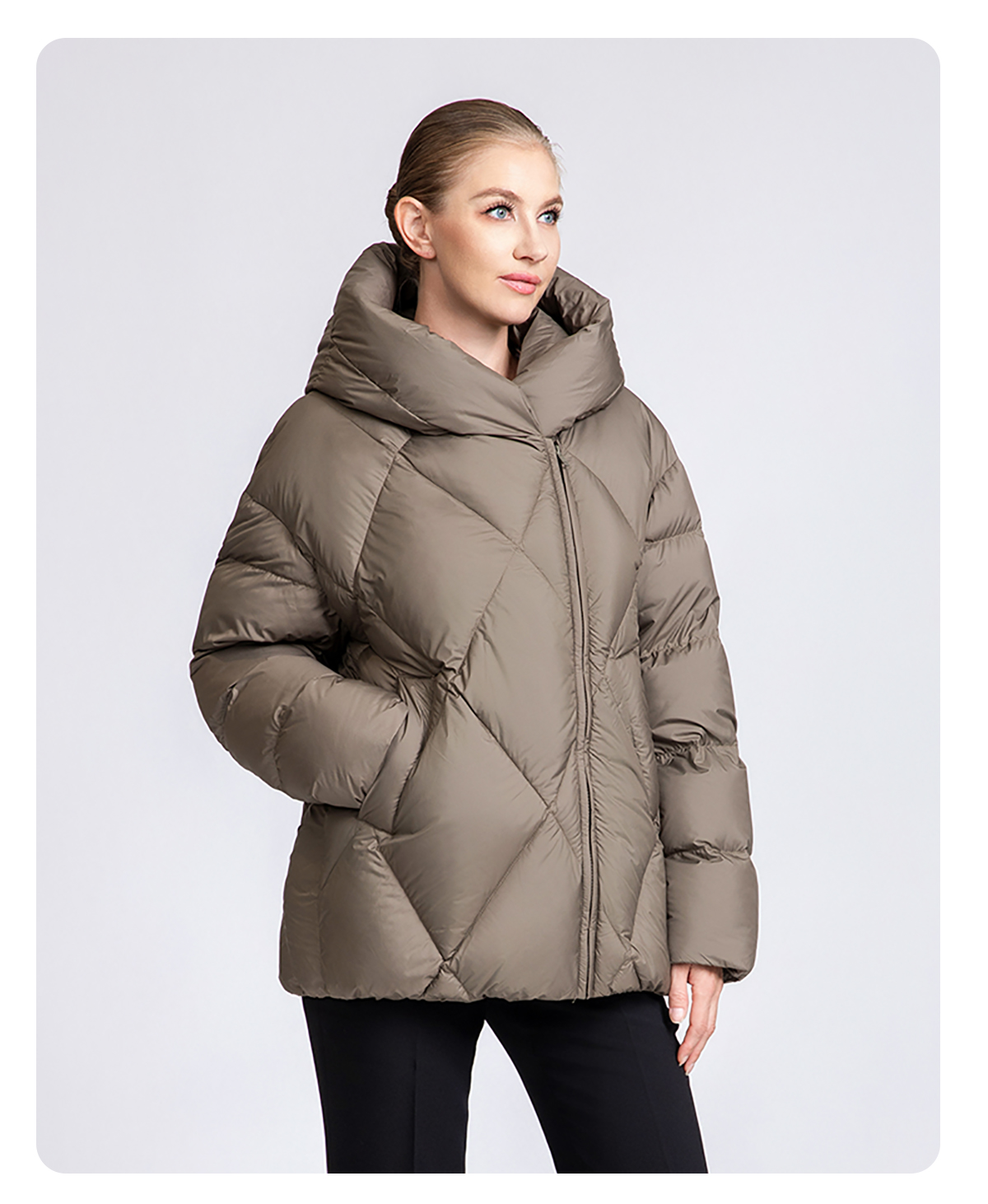 Women's thickened short hooded down jacket.